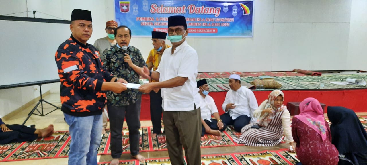 Buka Puasa Dihadiri Ninik Mamak, IKLA Riau Santuni Puluhan Anak Yatim