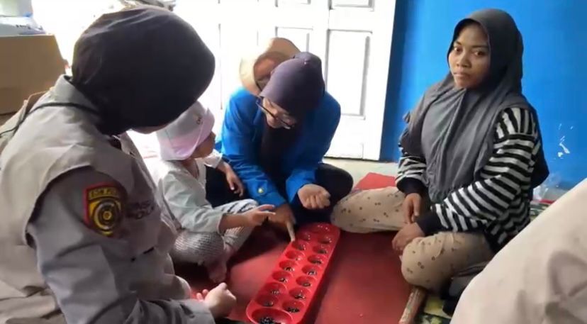 Bantu Pulihkan Psikis Korban Banjir, UIR Kirim Relawan Trauma Healing ke Sumbar