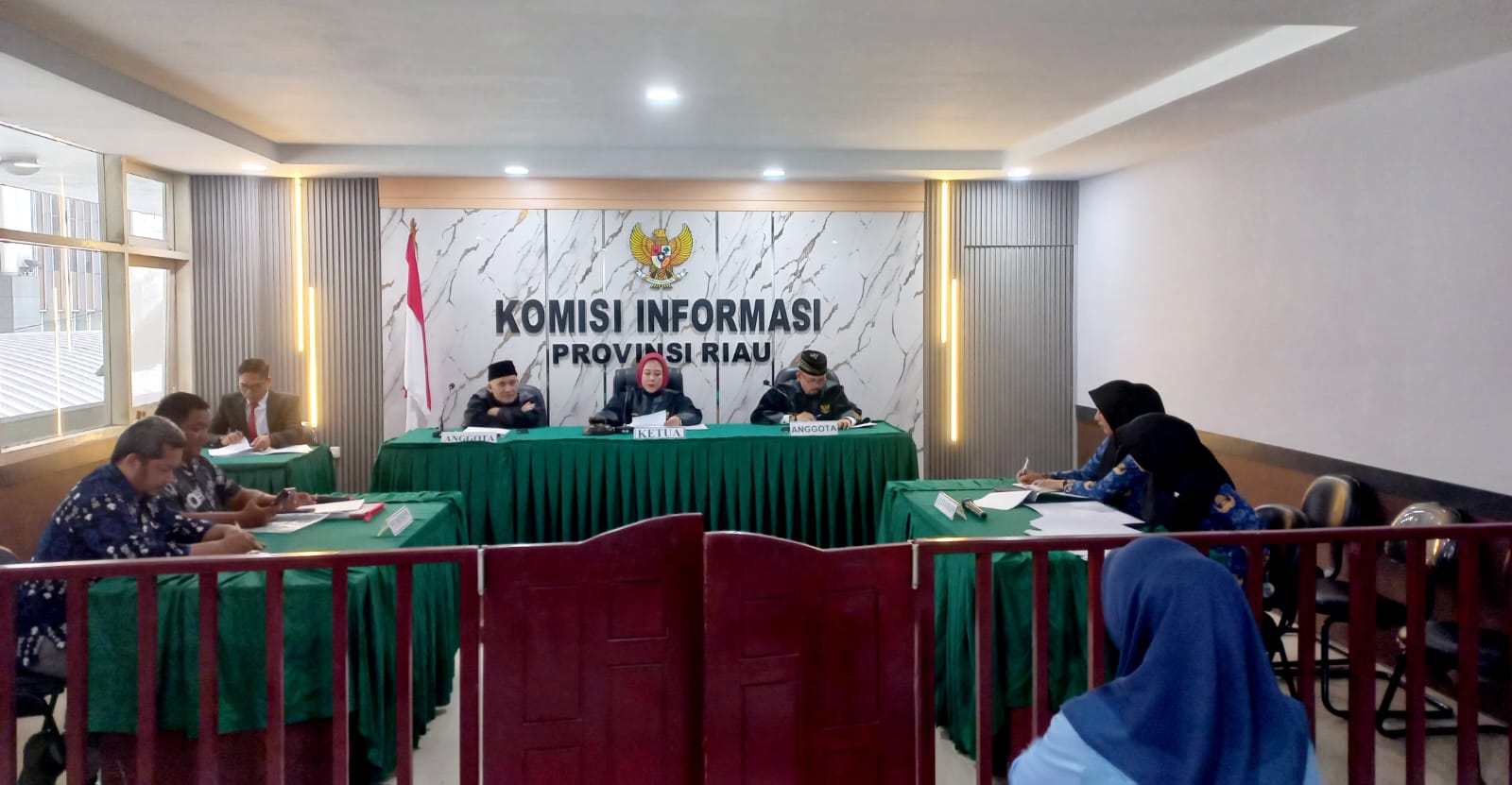 KI Riau Gelar Persidangan Ajudikasi Nonlitigasi Pertama di Kantor Baru