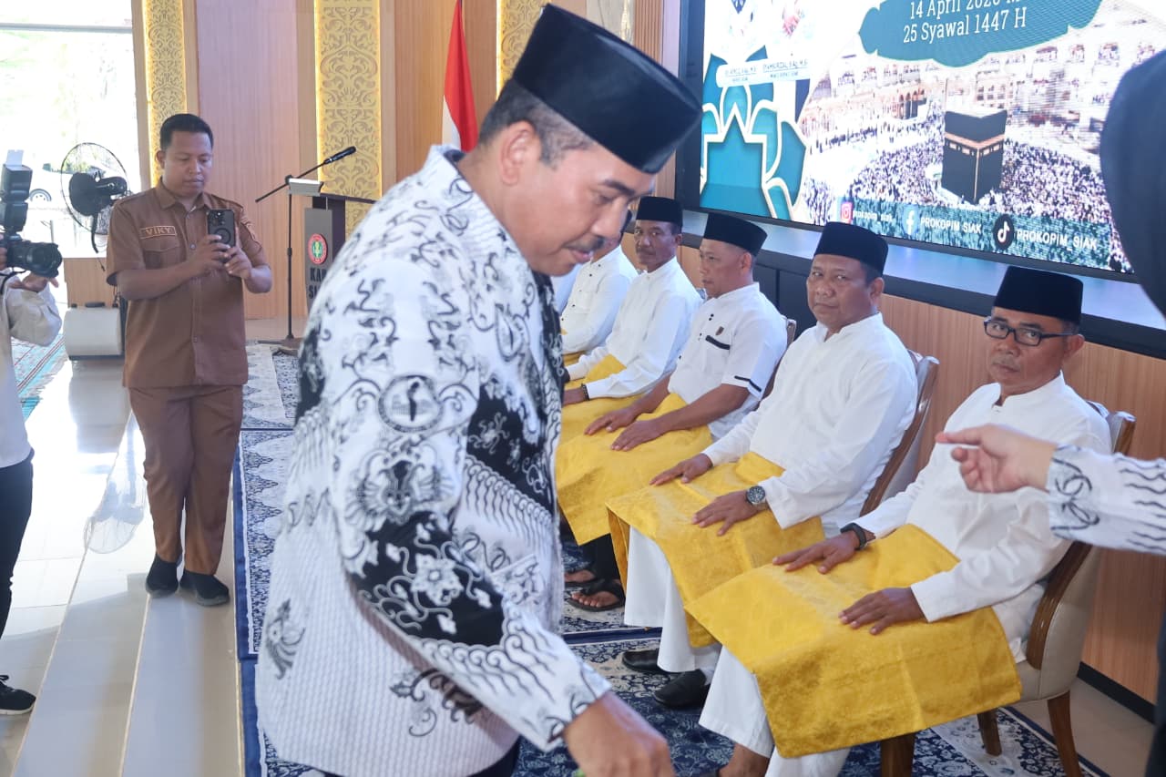 Lepas 61 JCH PGRI Siak, Mahadar: Mari Kita Saling Tolong-Menolong dan Menjaga Kekompakan Sesama Jemaah