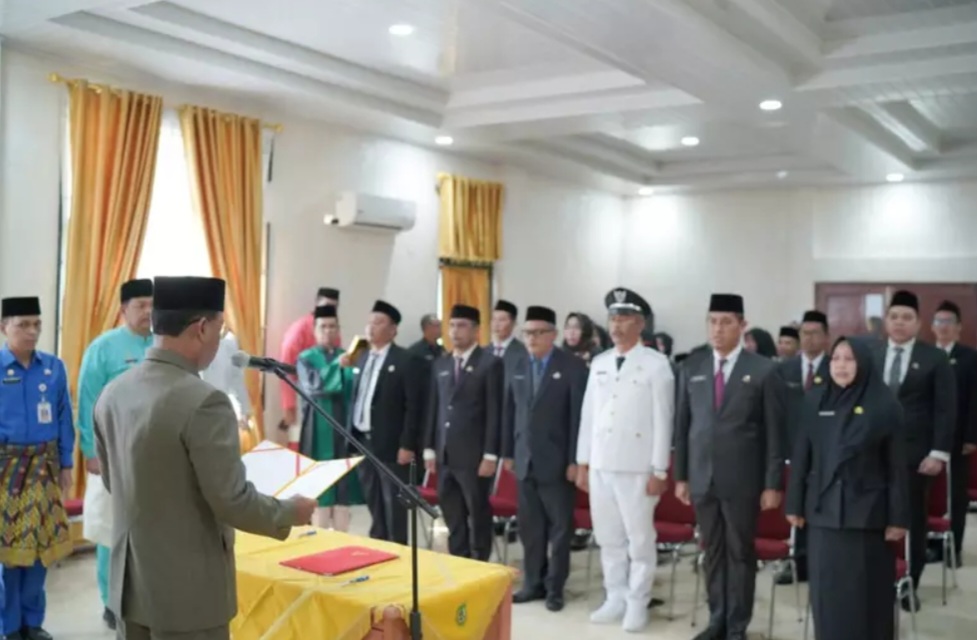 Sekdakab Rohil Lantik 17 Pejabat Administrtor dan Pengawas