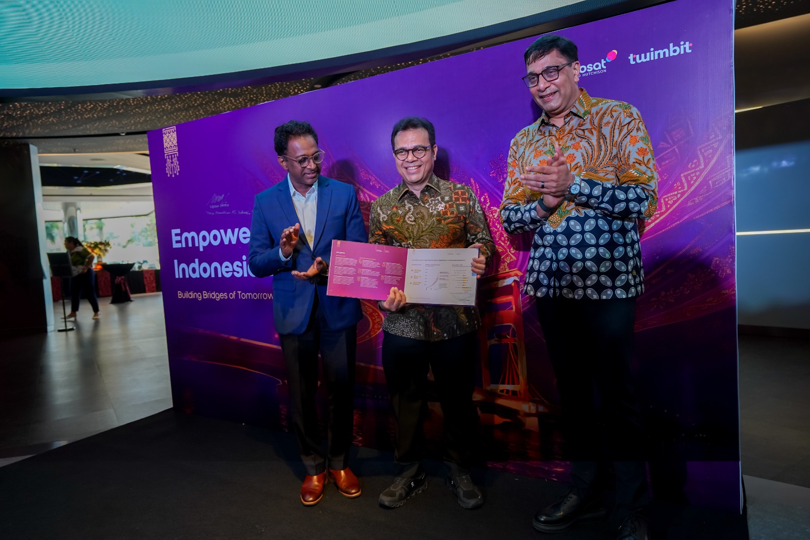 Indosat dan Twimbit Berkolaborasi Luncurkan Empowering Indonesia Report 2025 Indosat dan Twimbit Berkolaborasi Luncurkan Empowering Indonesia Report 2025