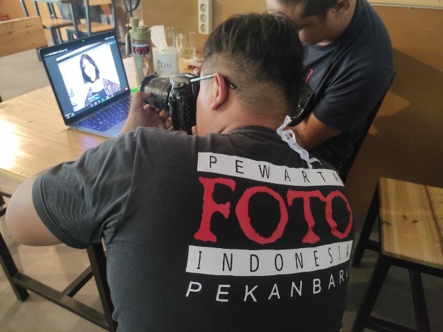 PFI Pekanbaru dan APR Taja Workshop Virtual Photoshoot dan Kompetisi