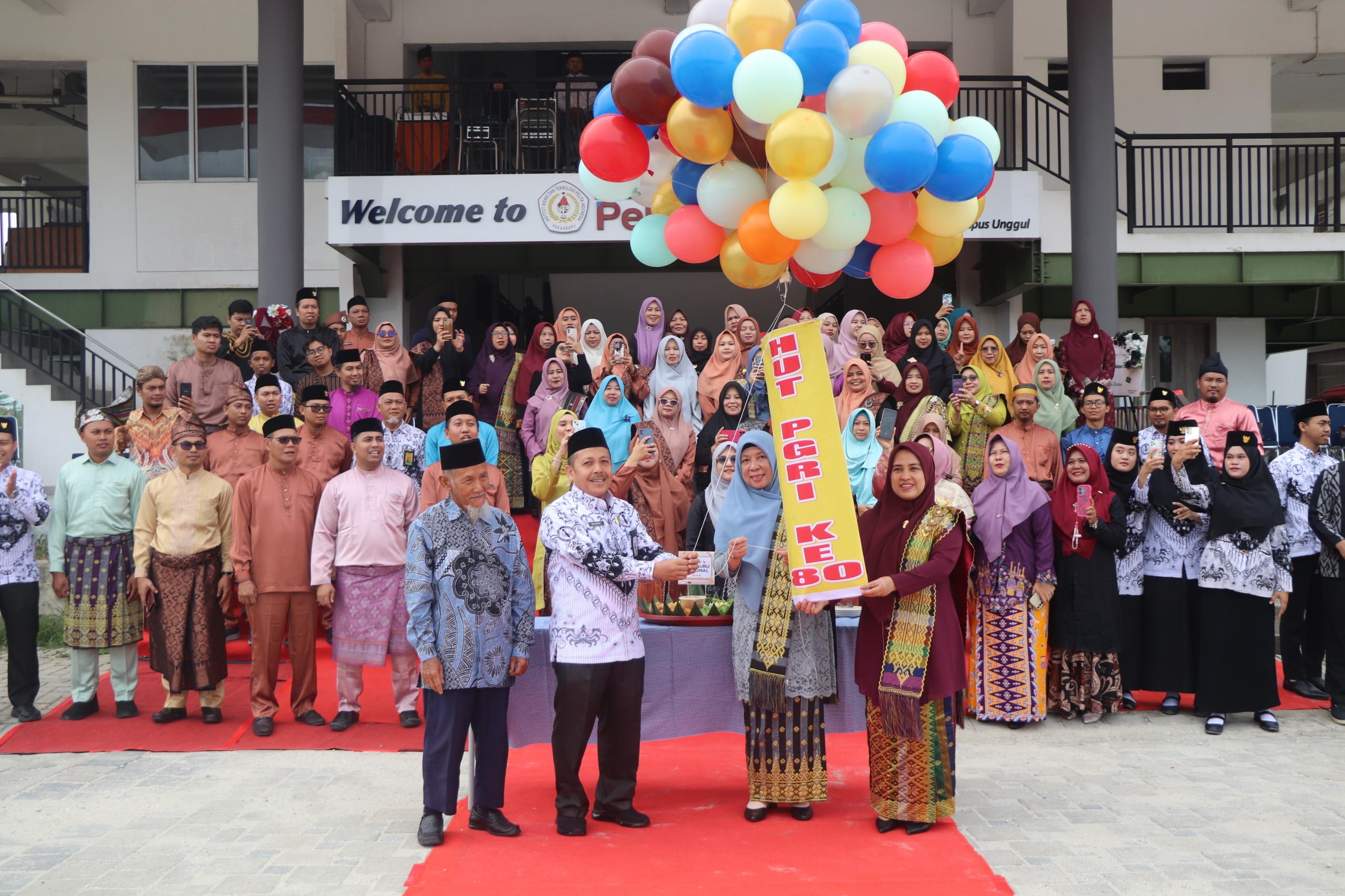 HGN 2025 di MAN 1 Pekanbaru, Muliardi: Guru Bukan Hanya Pengajar, Tetapi Penggerak Perubahan