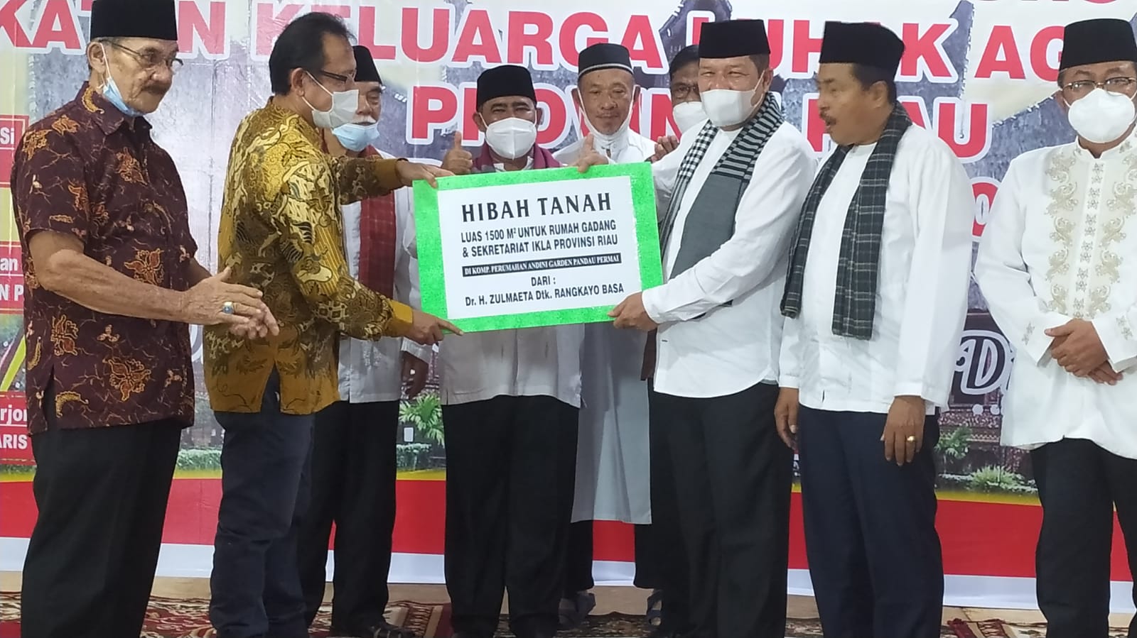 Hibahkan Tanah 1.500 Meter Persegi ke IKLA Riau, Zulmaeta: Untuk Rumah Gadang dan Sekretariat