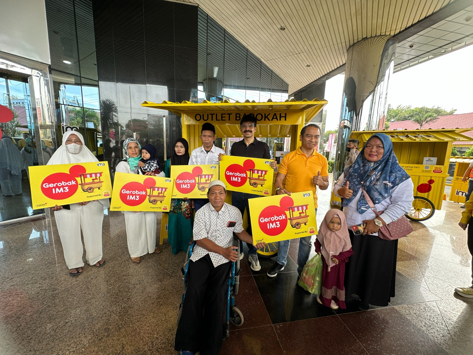 Indosat Region Sumatera Salurkan Bantuan Mobile Outlet Barokah IM3 ke Masyarakat Medan