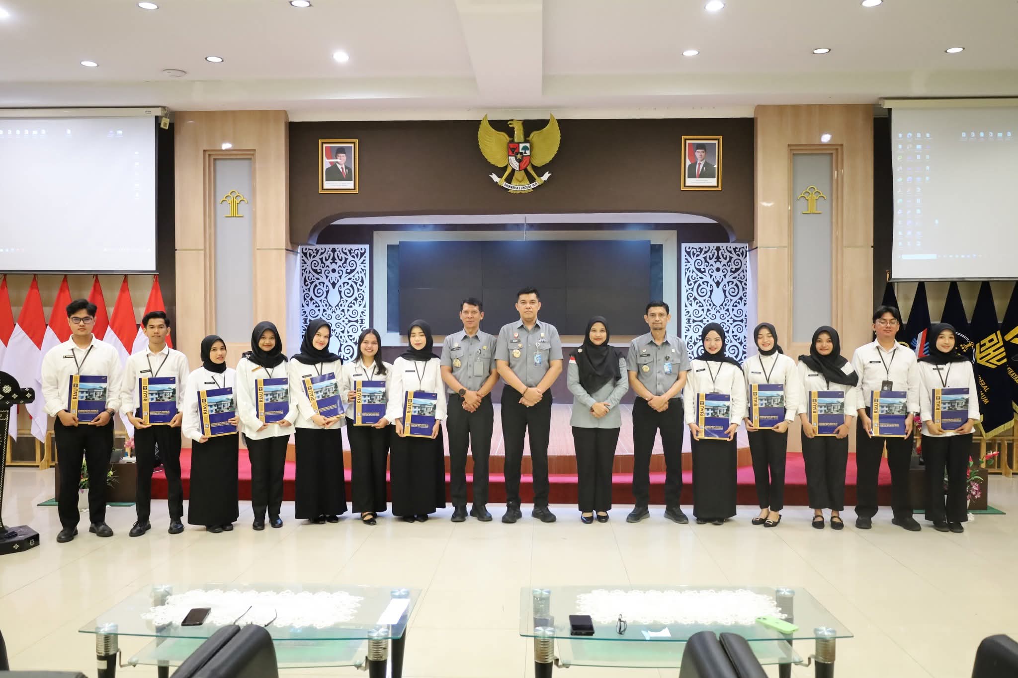 Kakanwil Kemenkum Riau Hadiri Pelepasan Peserta Magang Kemnaker Batch III Secara Hybrid