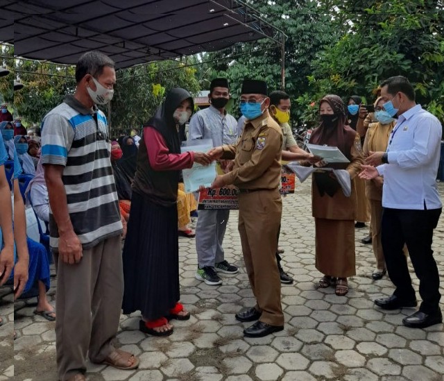 Pemkab Pelalawan Serahkan Sertifikat TORA di Kecamatan Bunut