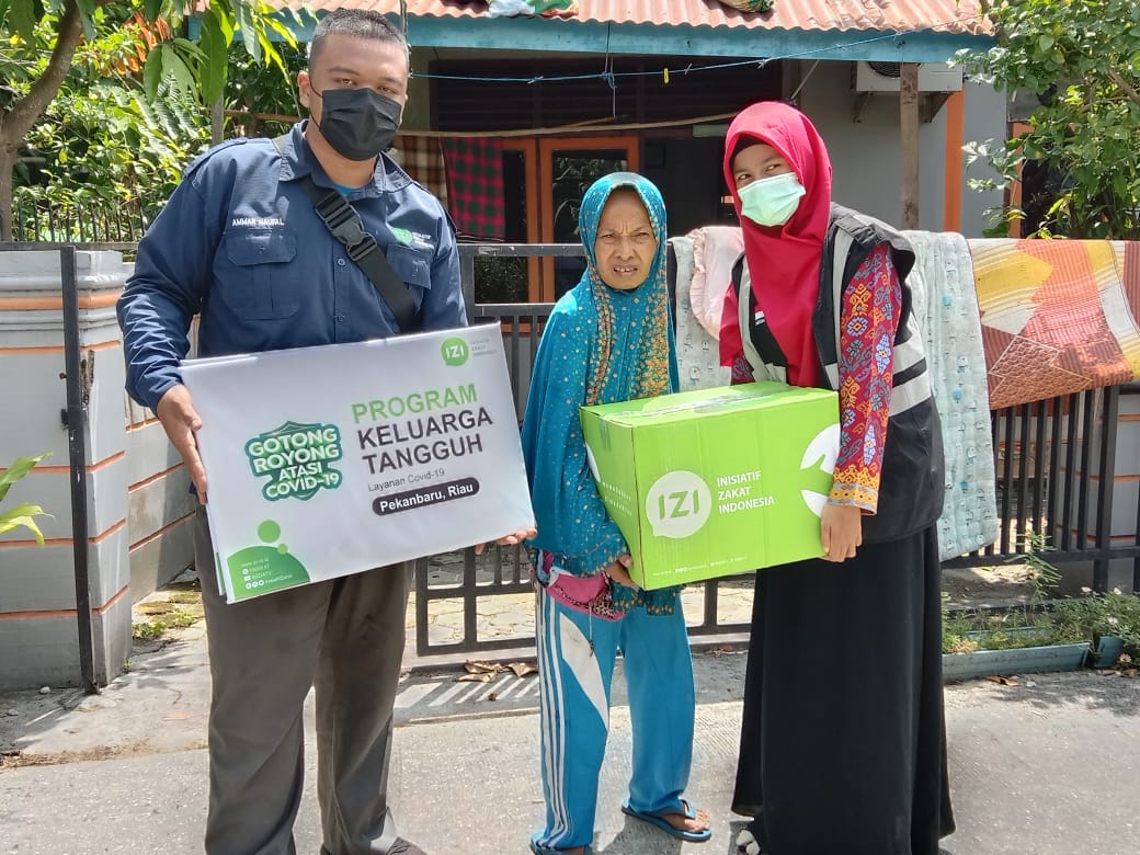 IZI Riau Salurkan Bantuan Sembako ke Janda dan Dhuafa Terkena Dampak Pandemi Covid-19