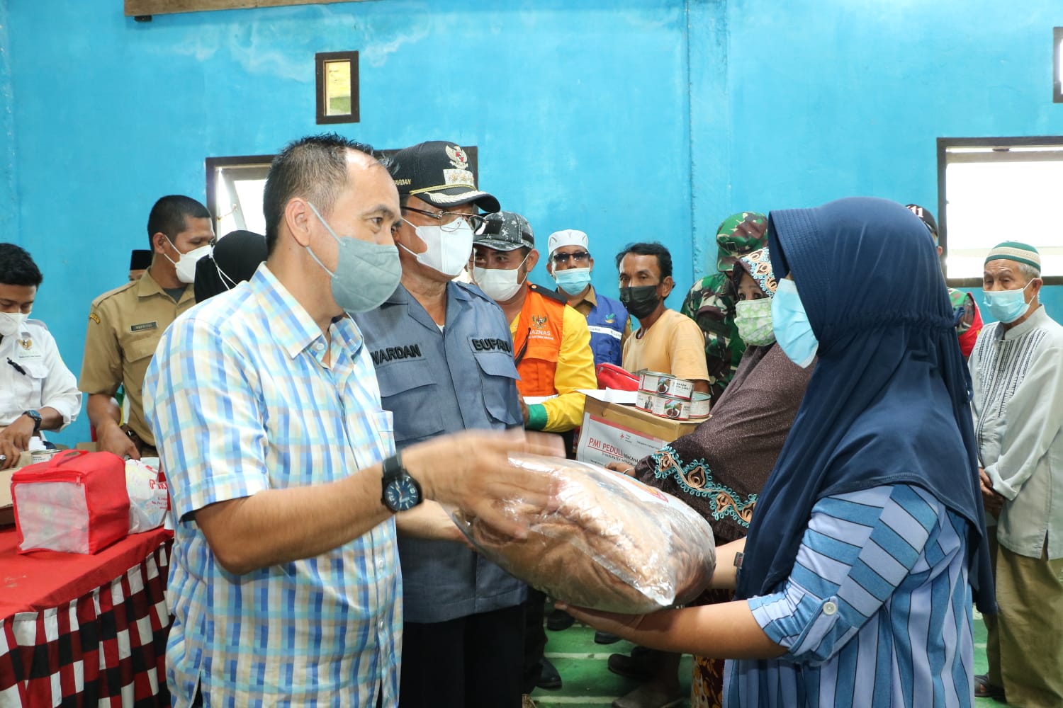 Ketua DPRD Inhil Bersama Bupati Tinjau dan Korban Longsor di Tanjung Baru