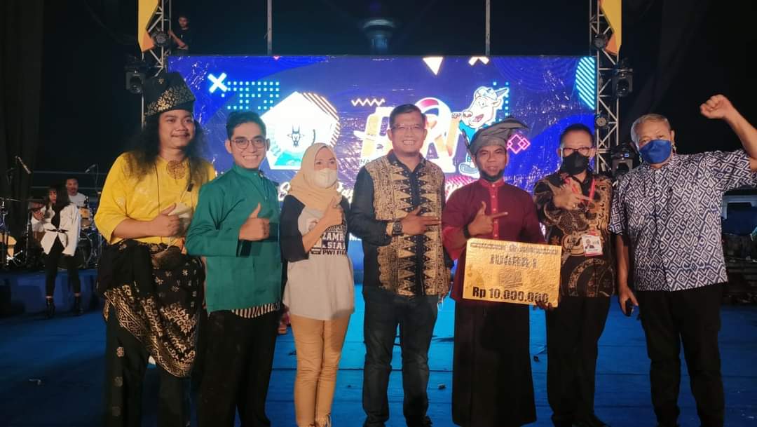 Sempena Hari Pers, Komunitas Seni Rumah Sunting Pekanbaru Juara Lomba Baca Puisi Multimedia