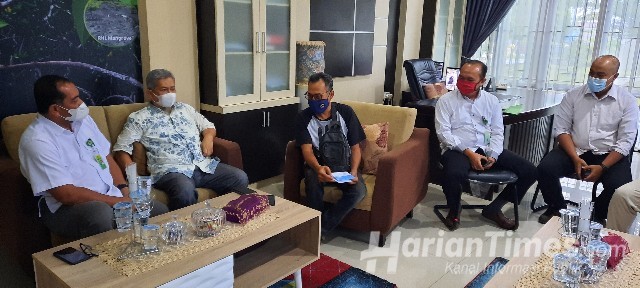Gandeng BPDASHL Inrok, PWI Riau Tanam 100 Batang Cemara Pantai di Pulau Rupat