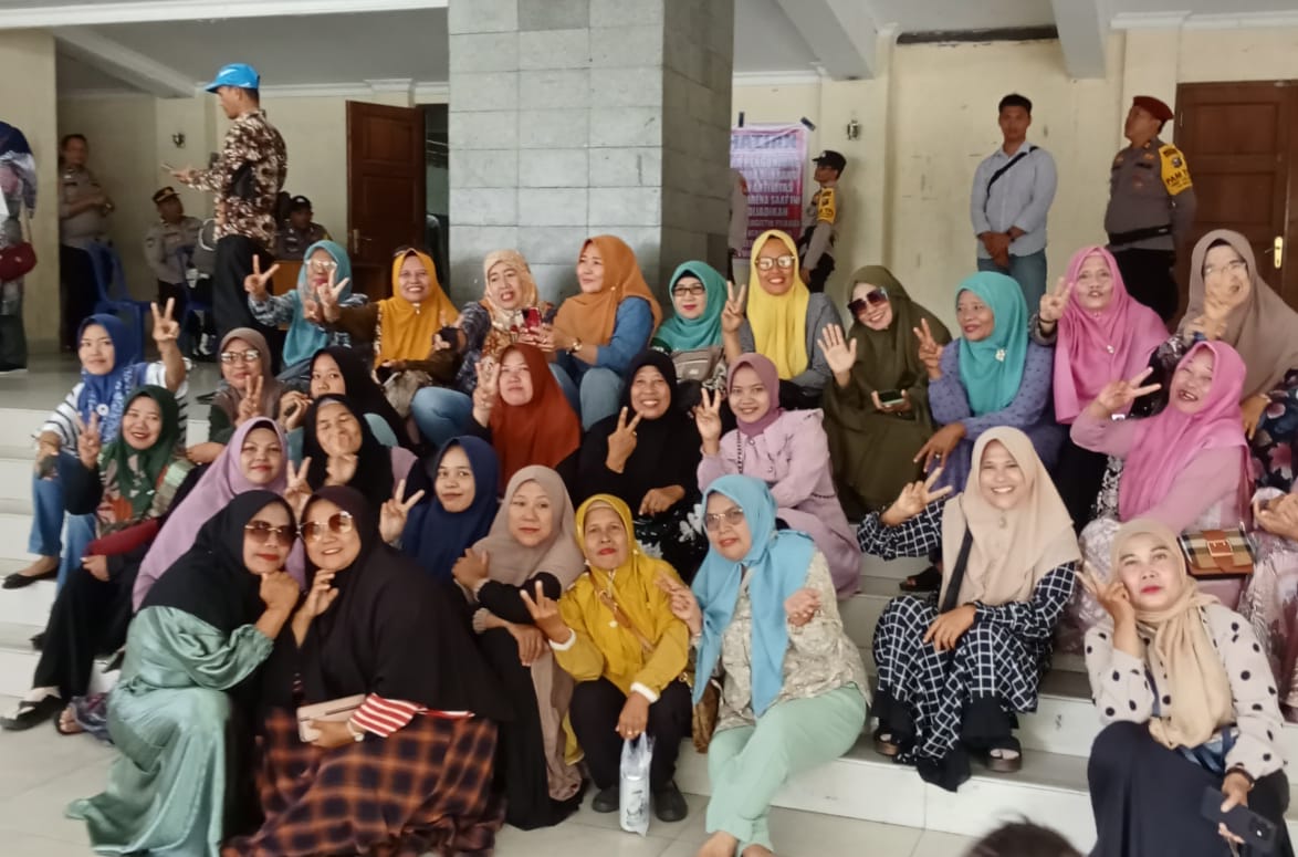 Menang Dramatis di Siak, Pendukung Dr Afni Berjibaku Kawal Pleno Kecamatan