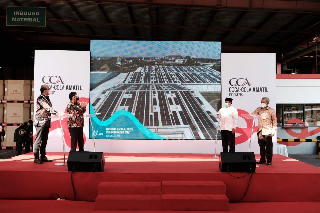 Atap Panel Surya Coca-Cola Amatil Indonesia Hasilkan 9,6 Juta kWh Listrik Pertahun