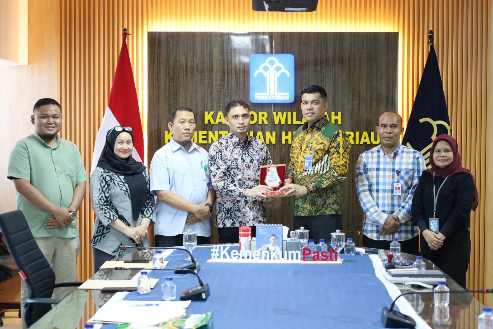 Tutup Program Magang 15 Mahasiswa FH Unri, Rudy Hendra Pakpahan Tekankan Pentingnya Jaga Nilai-Nilai Luhur Profesi Hukum