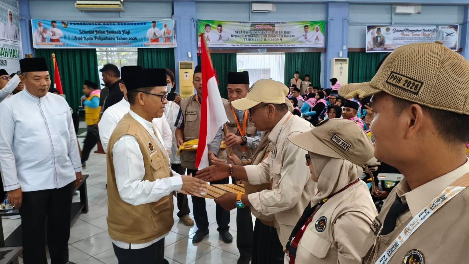 443 Jemaah Haji BTH 03 Riau  Diberangkatkan Menuju Madinah