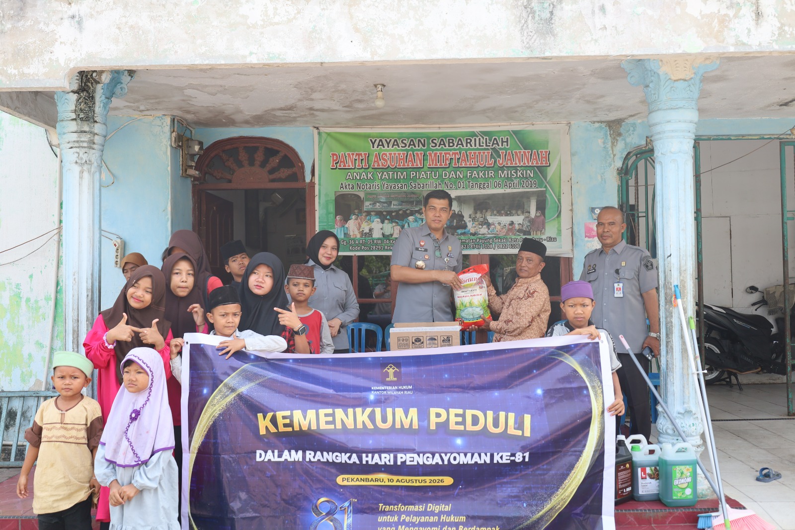 Kemenkum Riau Salurkan Bantuan Sosial ke Berbagai Panti di Pekanbaru