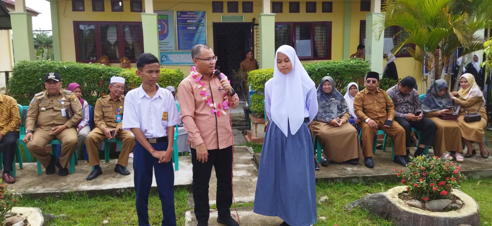 Kunjungi SMN 2 Koto Kampar Hulu, Rektor Unilak Ajak Siswa  Untuk Kuliah