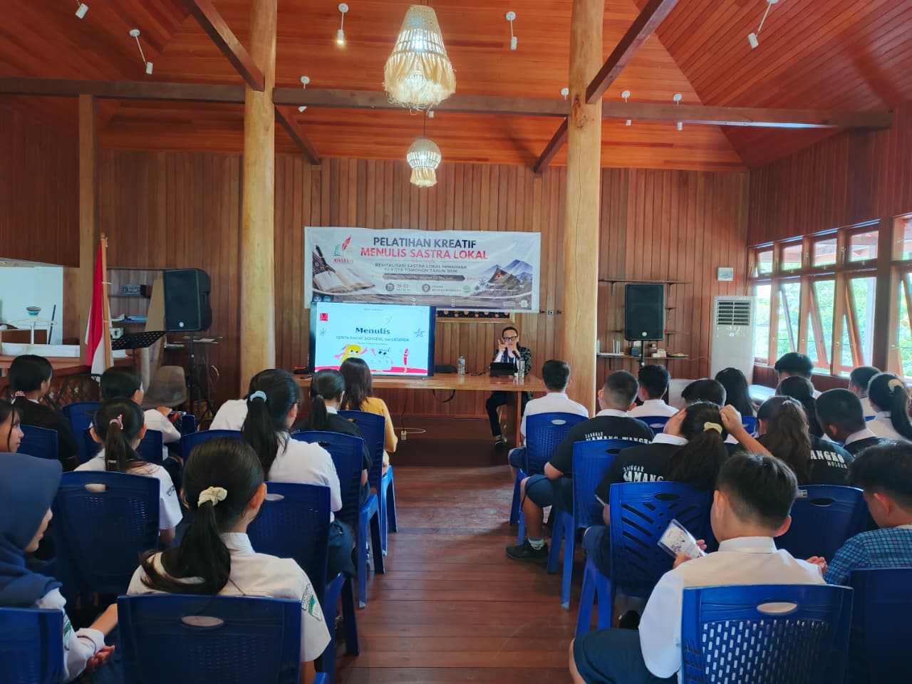 Lestarikan Budaya Lokal, Sanggar Kamang Wangko Woloan Latih Generasi Muda Menulis Sastra Lokal di Tomohon