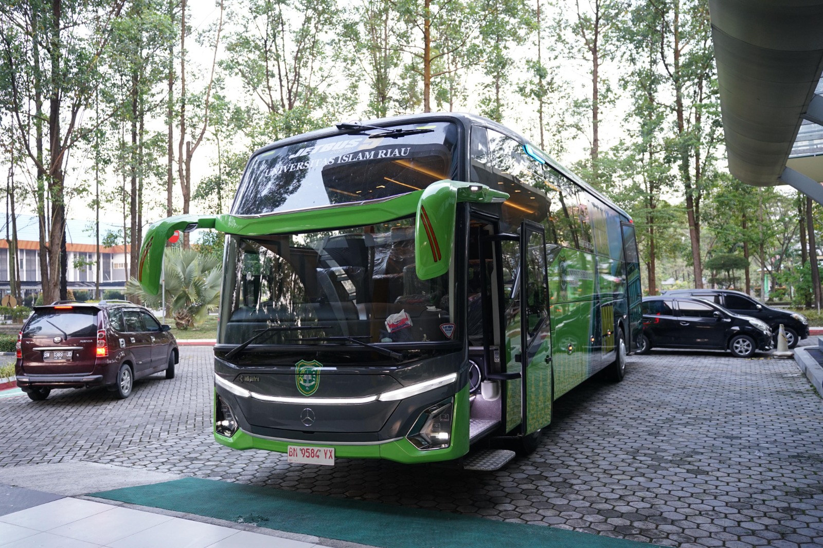 Besok, Rektor UIR Ajak Insan Pers City Tour Gunakan Bus Baru Marcedes Benz Jet 5