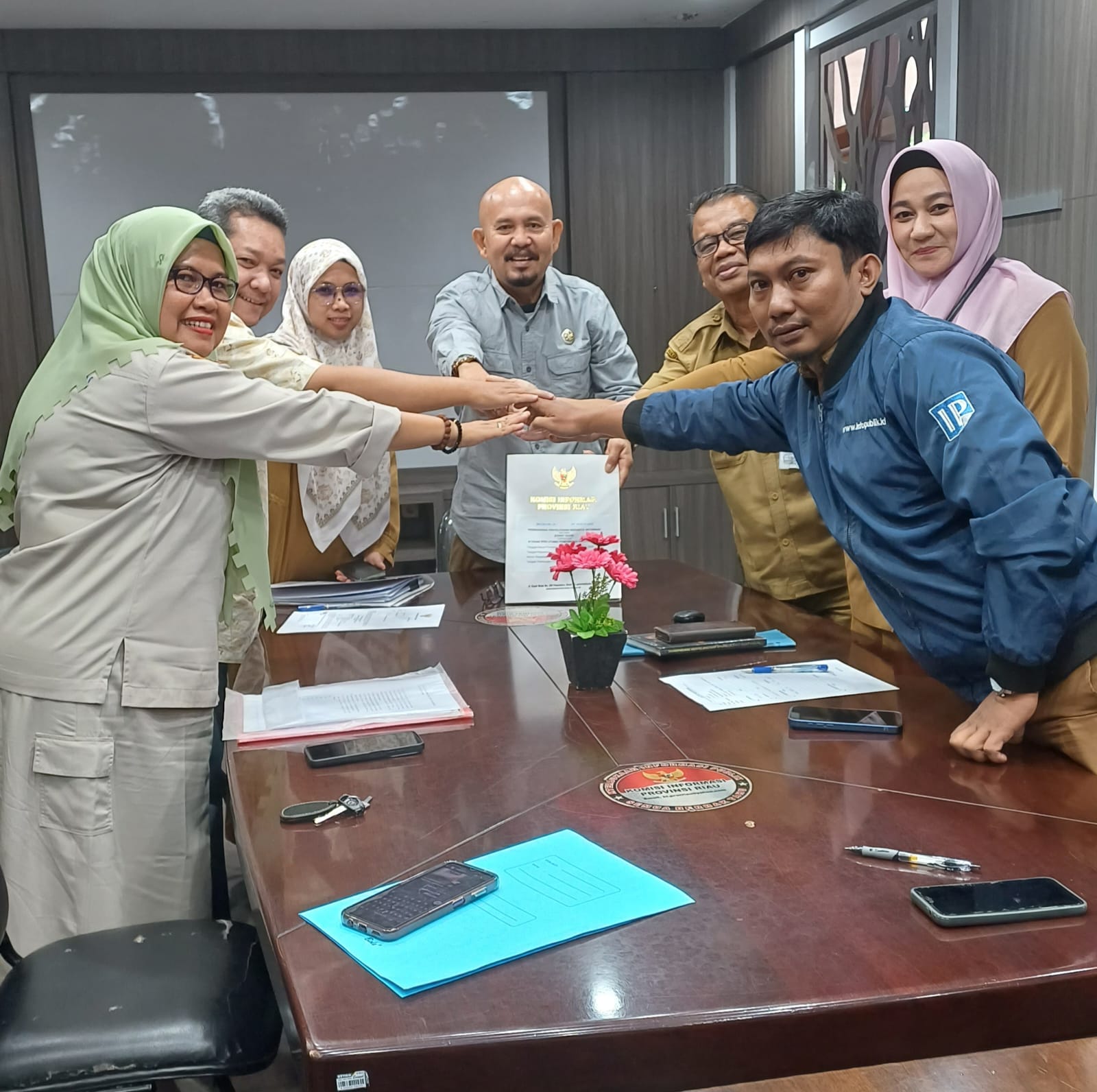 Mediasi Sengketa Informasi Disdik Riau dan Zonny Hundri Capai Kesepakatan