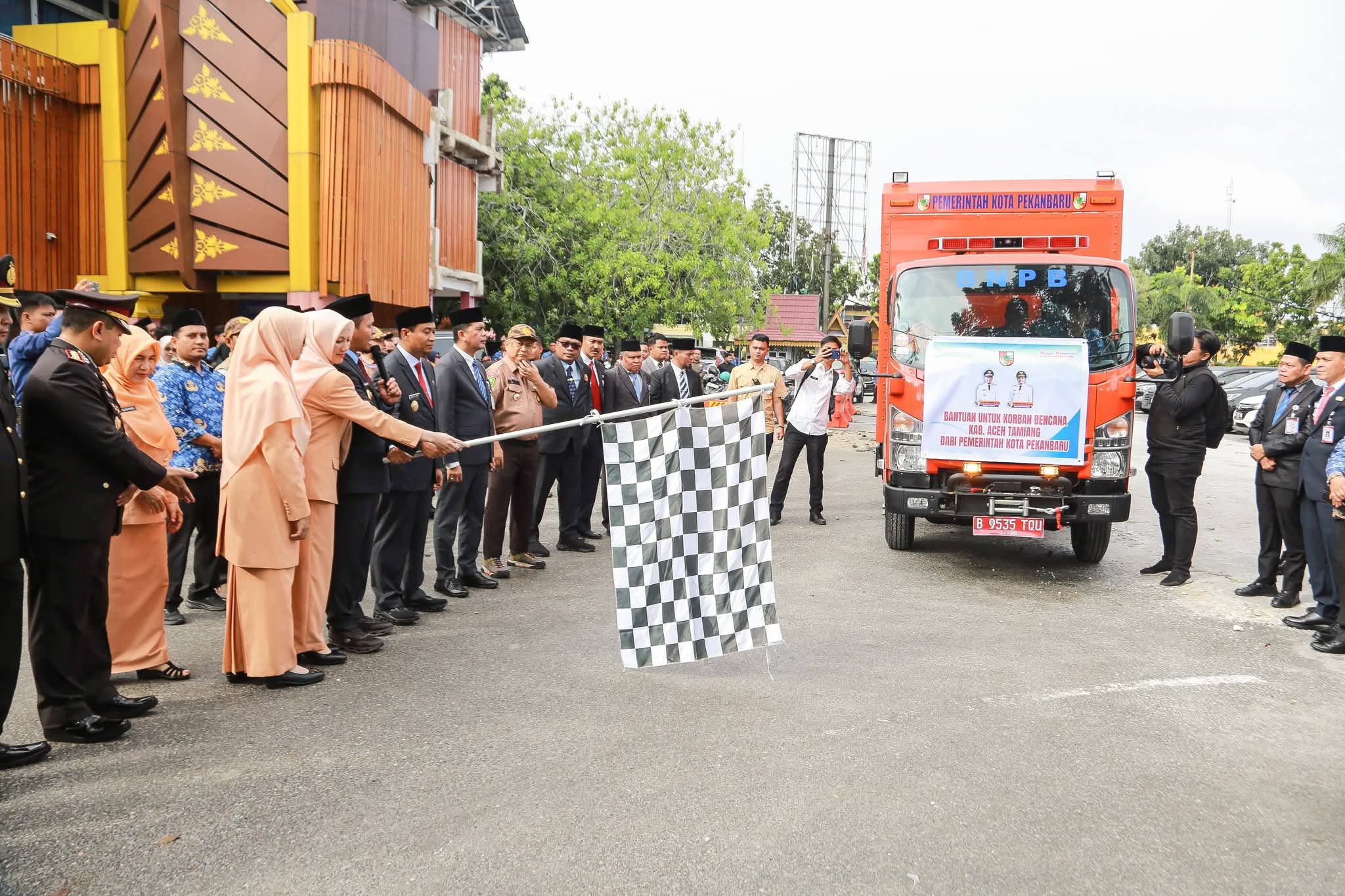 Pemko Pekanbaru dan Pramuka Kirim Logistik untuk Korban Bencana di 3 Provinsi
