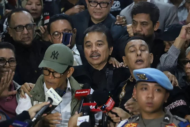 Kasus Tudingan Ijazah Palsu Jokowi, Roy Suryo CS Minta Salinan 709 Dokumen