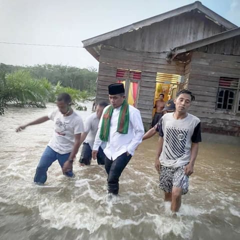 Bupati Pelalawan Tinjau Lokasi Banjir di Bunut