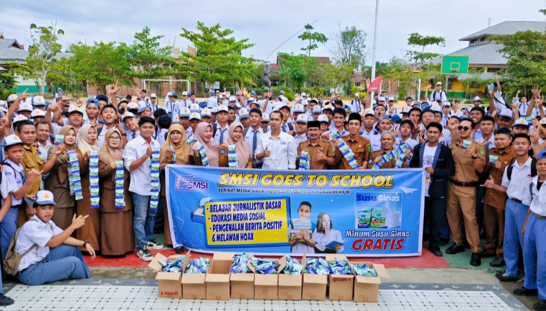 Goes To School,  SMSI Inhil Bagikan 80.000 Susu dan Edukasi Cerdas Bermedia