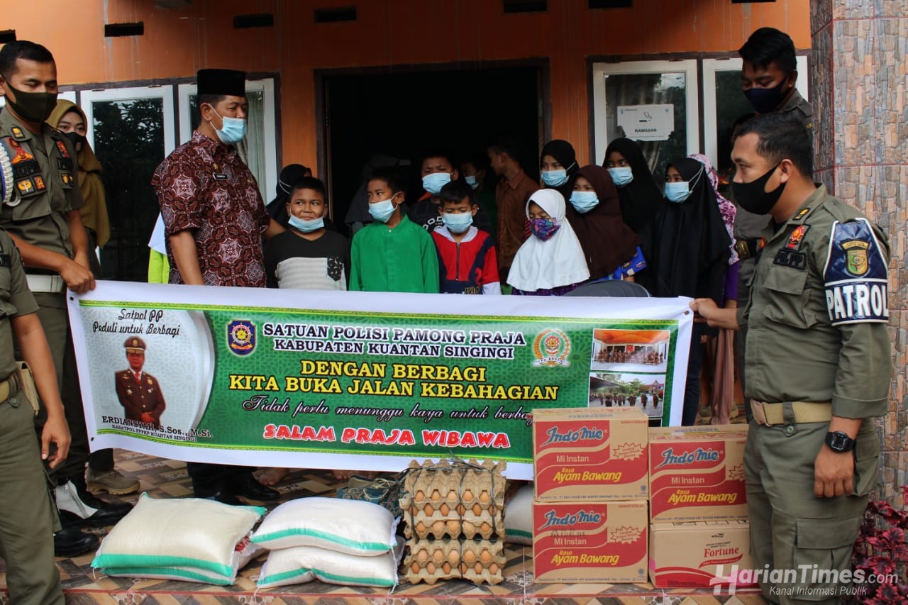Satpol PP Kuansing Berbagi Dan Jalin Tali Kasih Dengan Anak Yatim