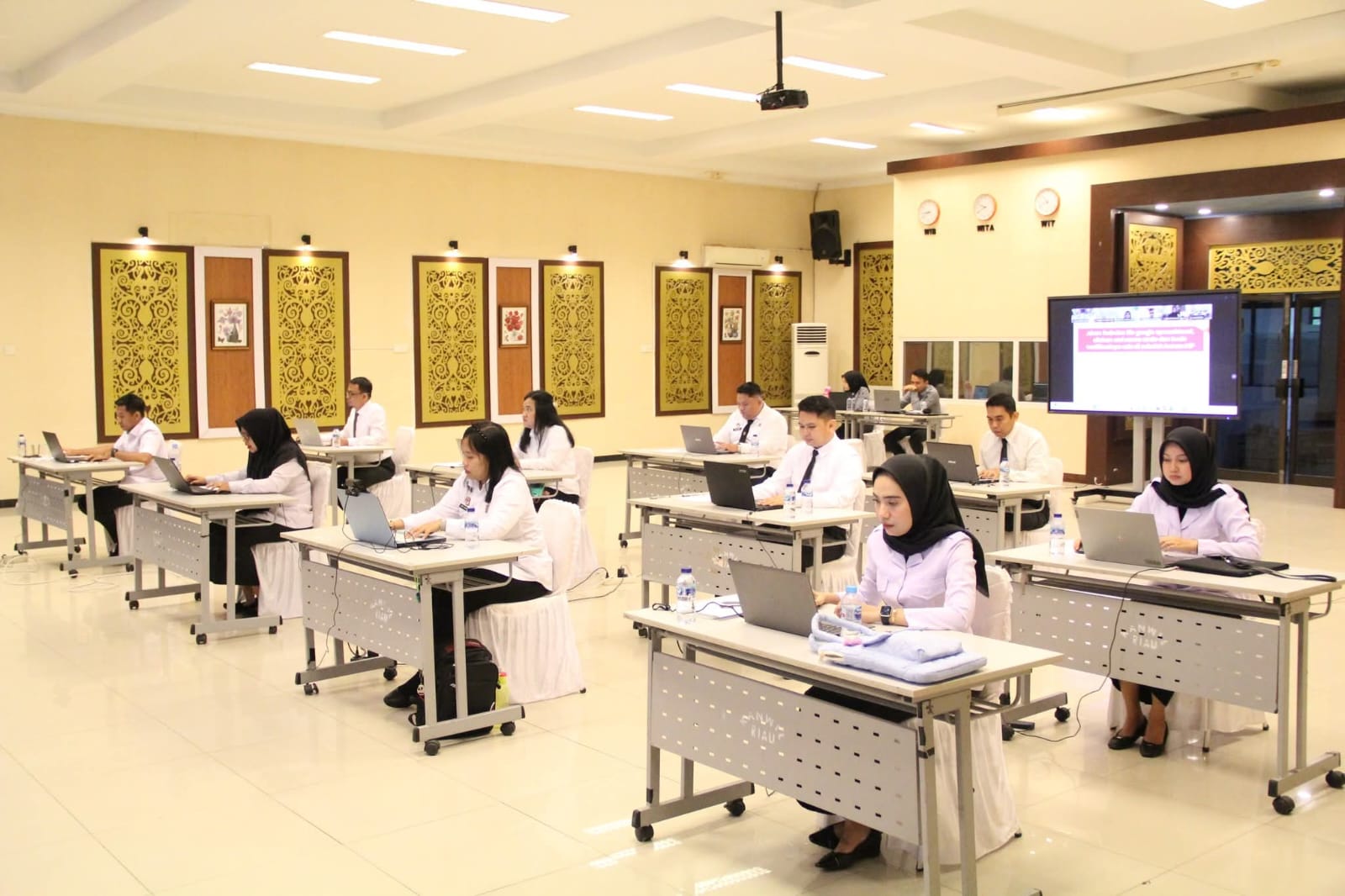 Tingkatkan Kualitas Layanan Publik, Kanwil Kemenkum Riau Komitmen Perkuat SDM Aparatur