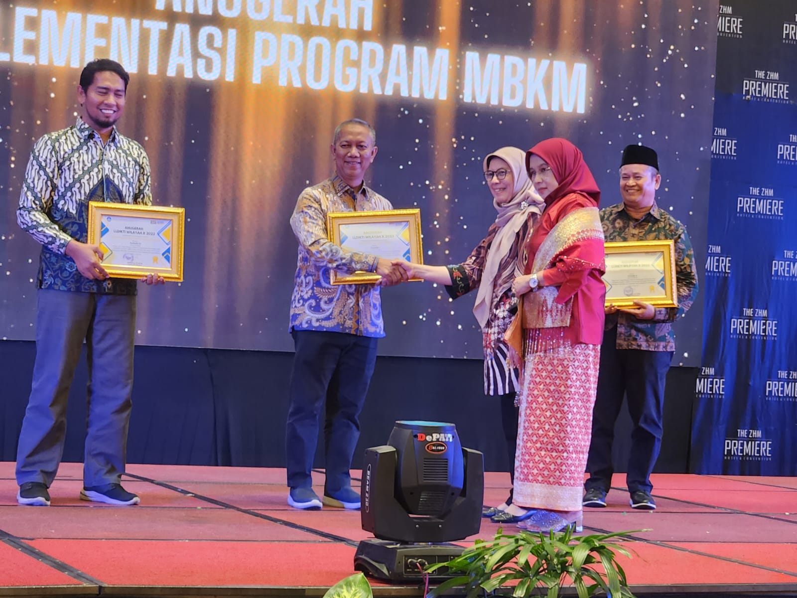 UIR Sapu Bersih Penghargaan Anugrah LLDIKTI Wilayah X 2023