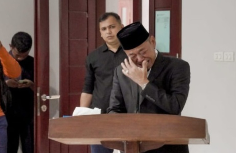 Bupati Rohil Afrizal Sintong Terharu Lulus Ujian Tesis dengan nilai A di Pascasarjana UIR