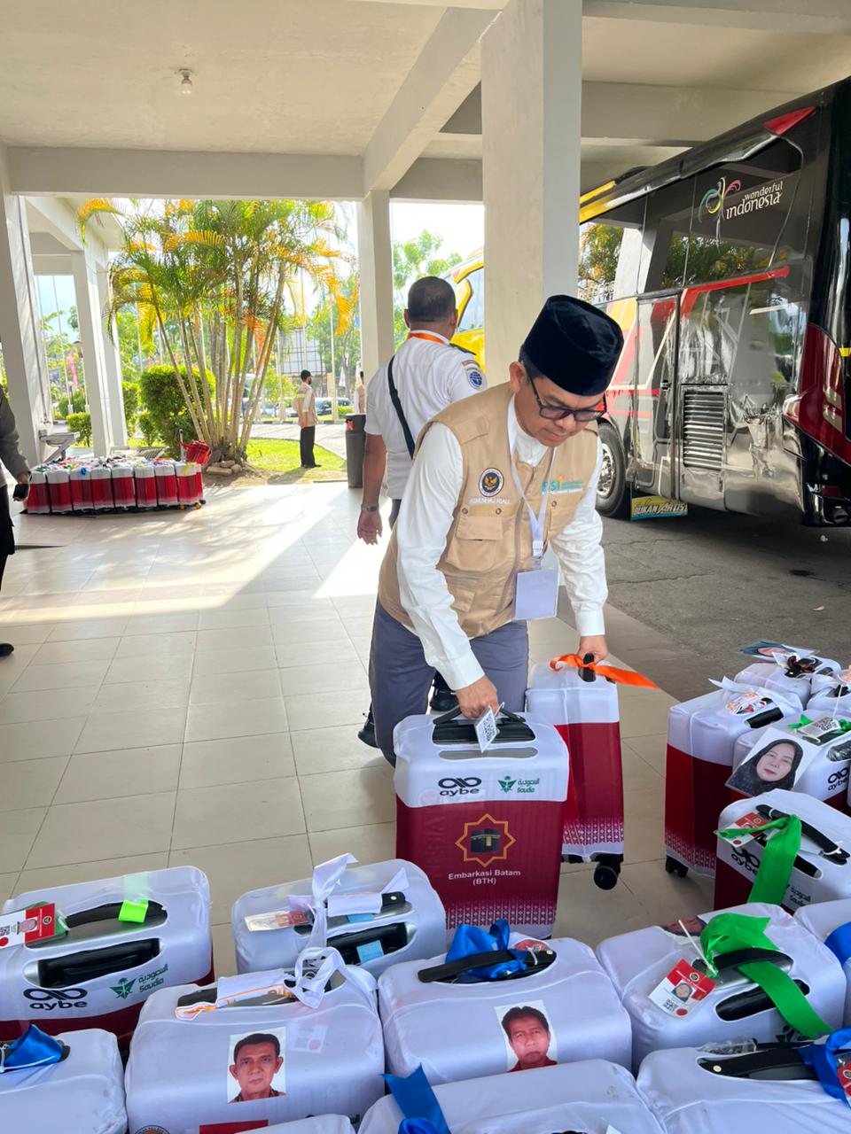 445 Jemaah Kloter BTH 08 Menuju Tanah Suci, Defizon: Berangkat Tanpa 'Open Seat'