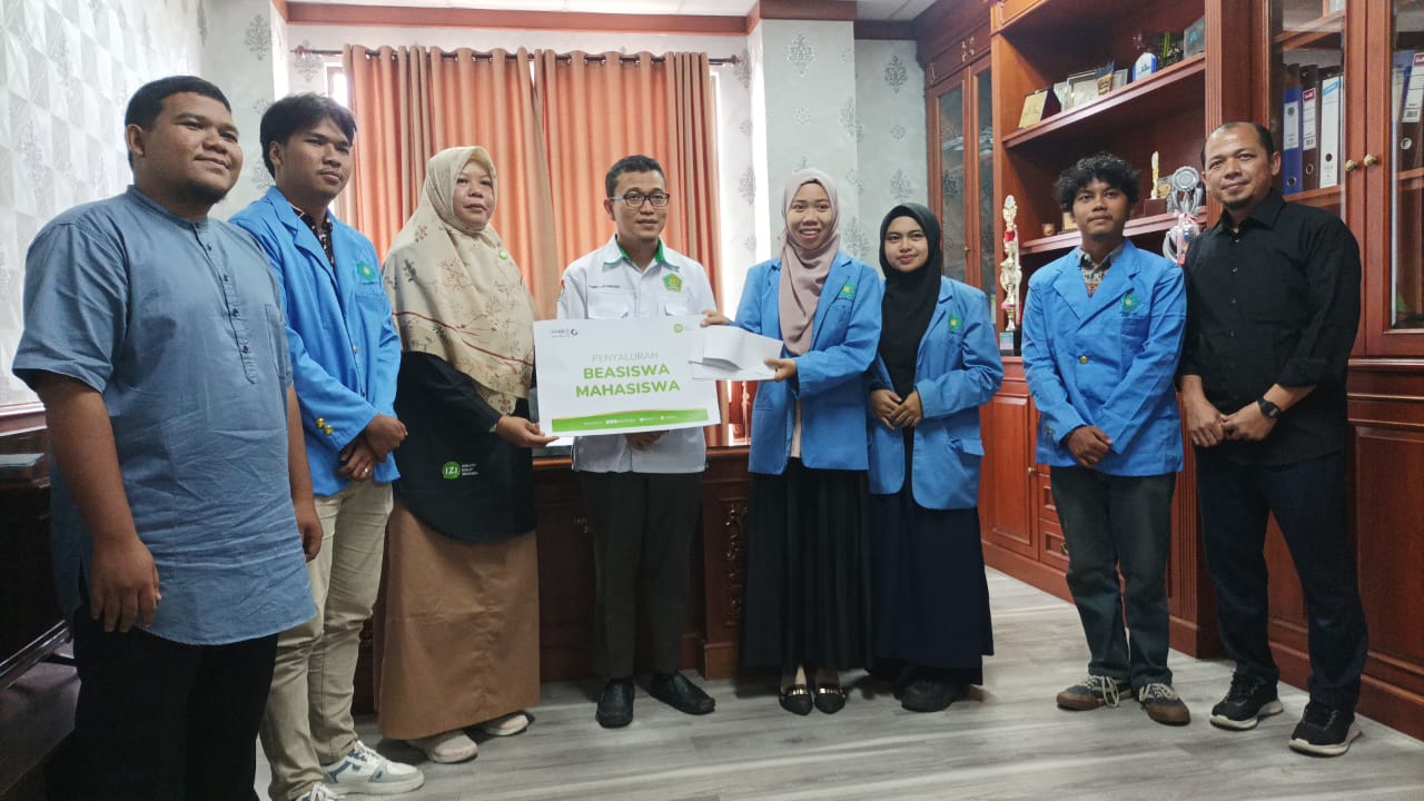 Atas Dedikasinya Melayani Pelanggan, Nurul Fadillah Dapat Apresiasi Program Trip Reward Umrah Alfamart 2025