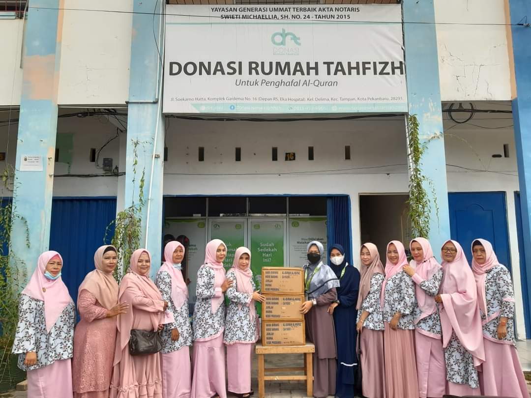 IKWI Riau Serahkan Wakaf Alquran ke Rumah Tahfiz Yayasan Generasi Umat Terbaik