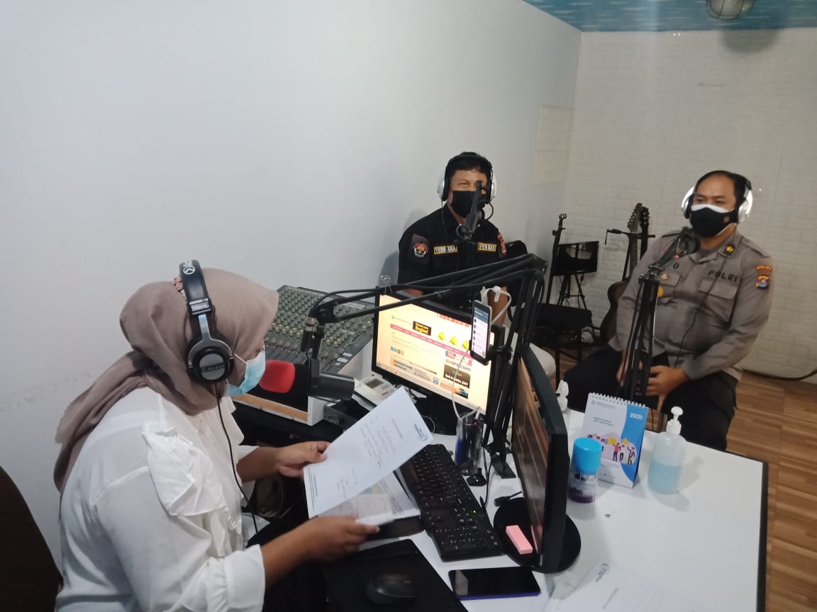 Talkshow di Radio Megaswara, Biddokes Polda Banten Sosialisasikan Vaksinasi Massal