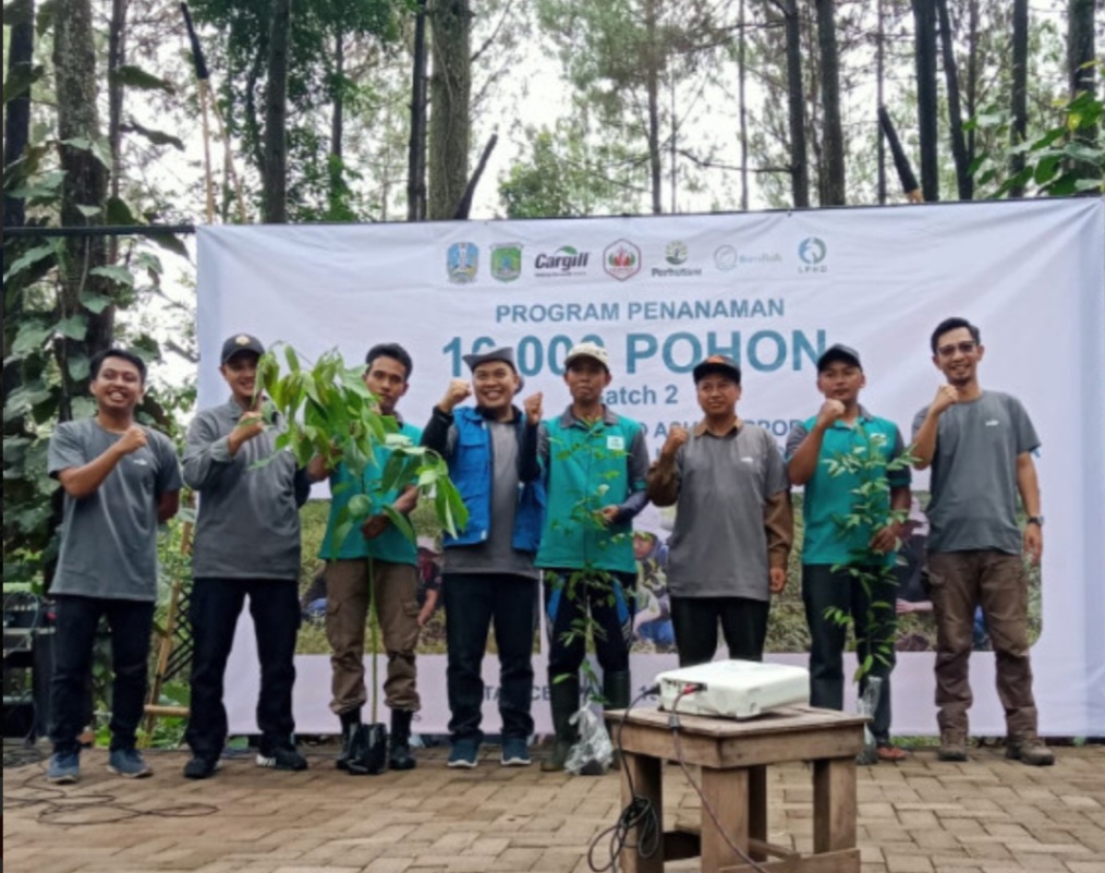 Lestarikan Sumber Air, Cargill dan Masyarakat Lokal Tanam 5.000 Pohon di Gunung Arjuna Pasuruan