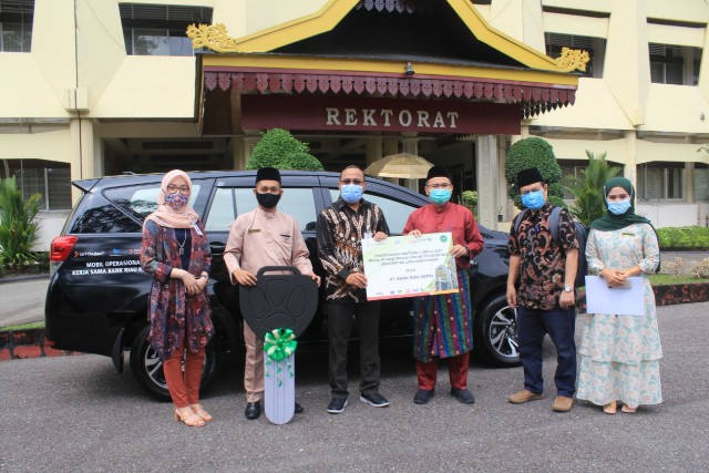 Bank Riau Kepri Serahkan Mobil Operasional ke Unilak