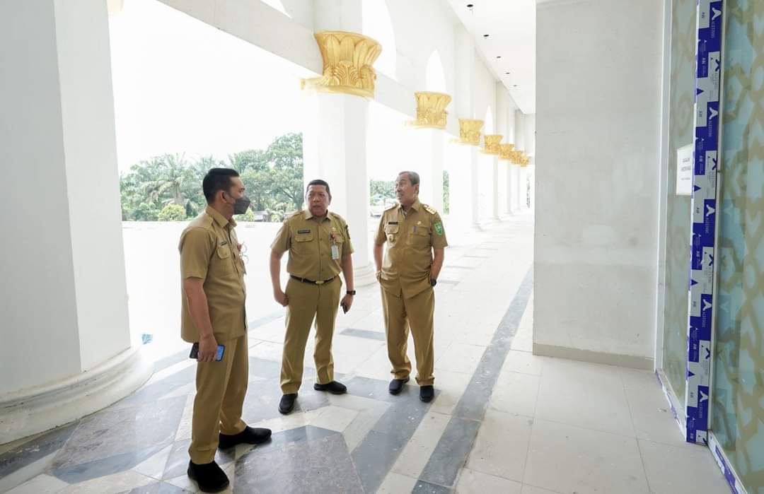 Tinjau Masjid Raya Riau di Palas, Gubri Instruksikan Jumat Bisa Difungsionalkan