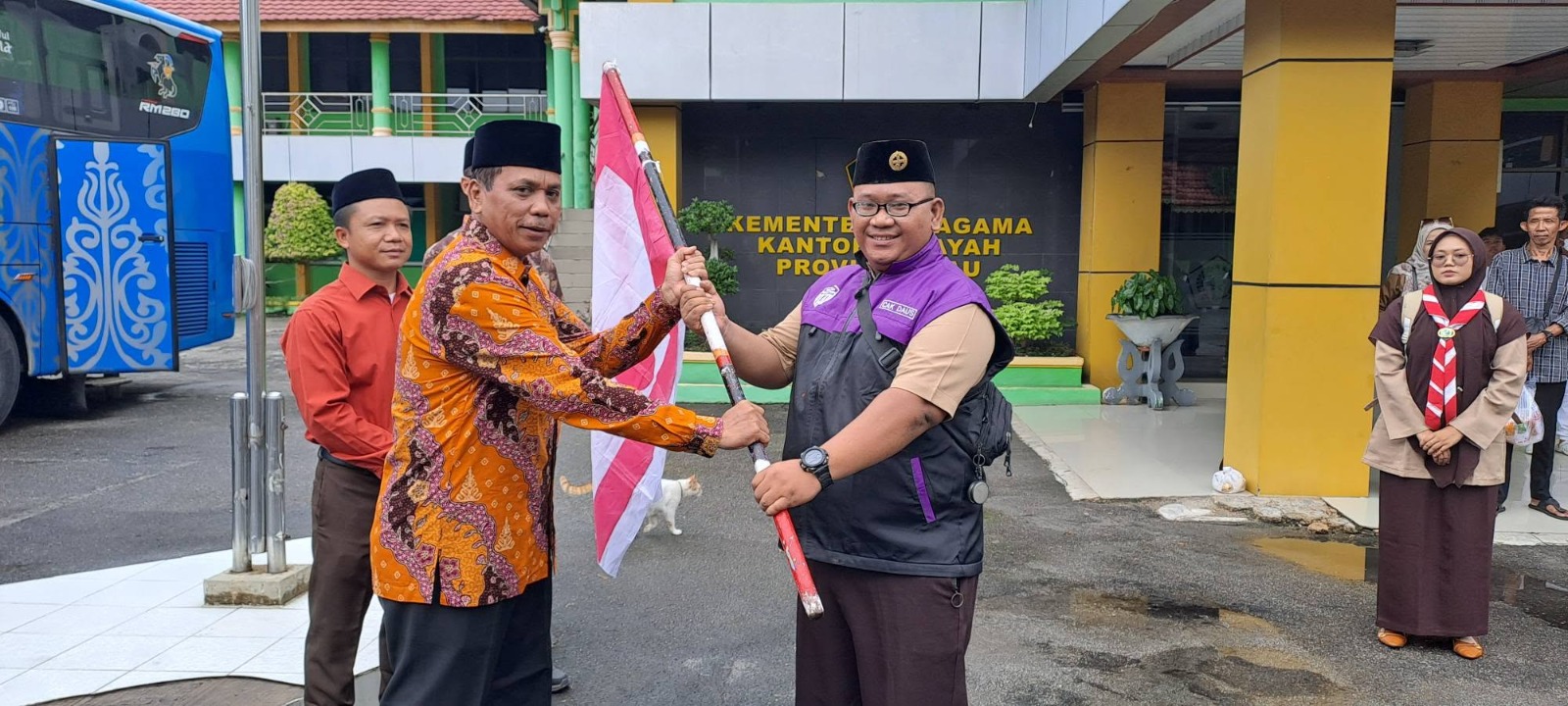 Lepas Kontingen PPSN VI 2026 Menuju Jatim, Syahruddin: Berkompetisi dengan Baik dan Jaga Kekompakkan