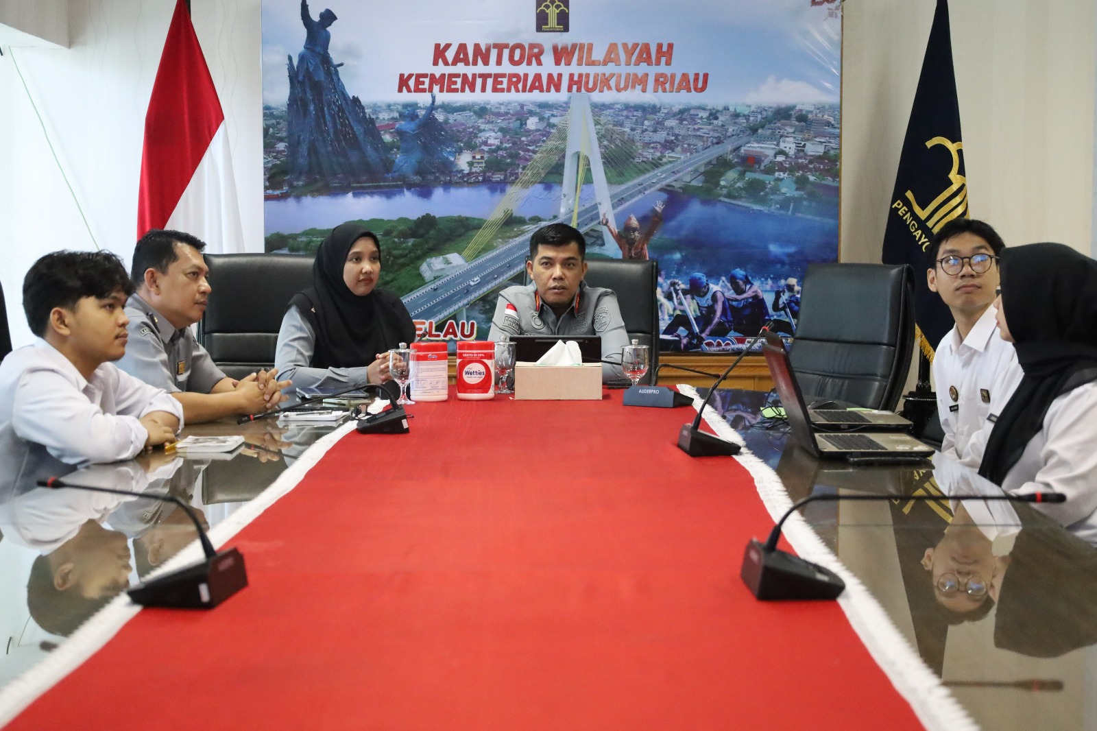 Perkuat Landasan Hukum Kewirausahaan dan Industri Kreatif, Kemenkum Riau Ikuti FGD Anev Hukum,
