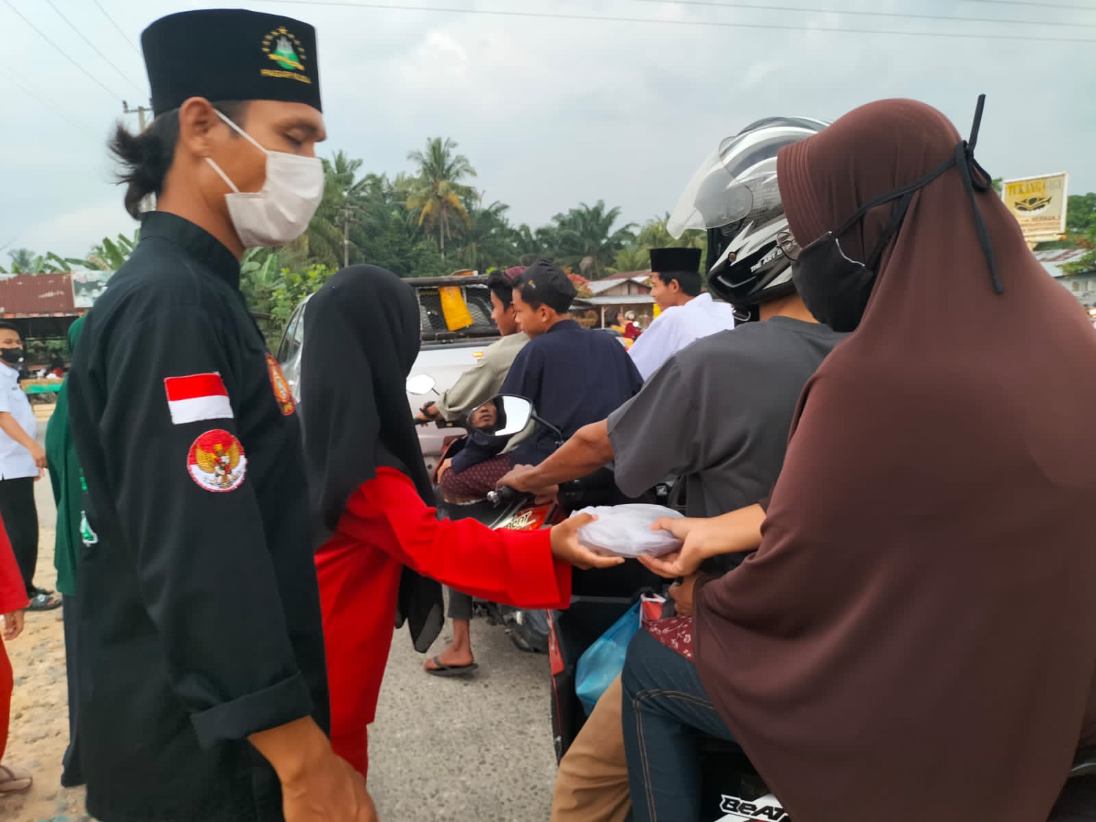 Pencak Silat Pagar Nusa Ranting  Pematang Pudu Berbagikan 300 Takjil