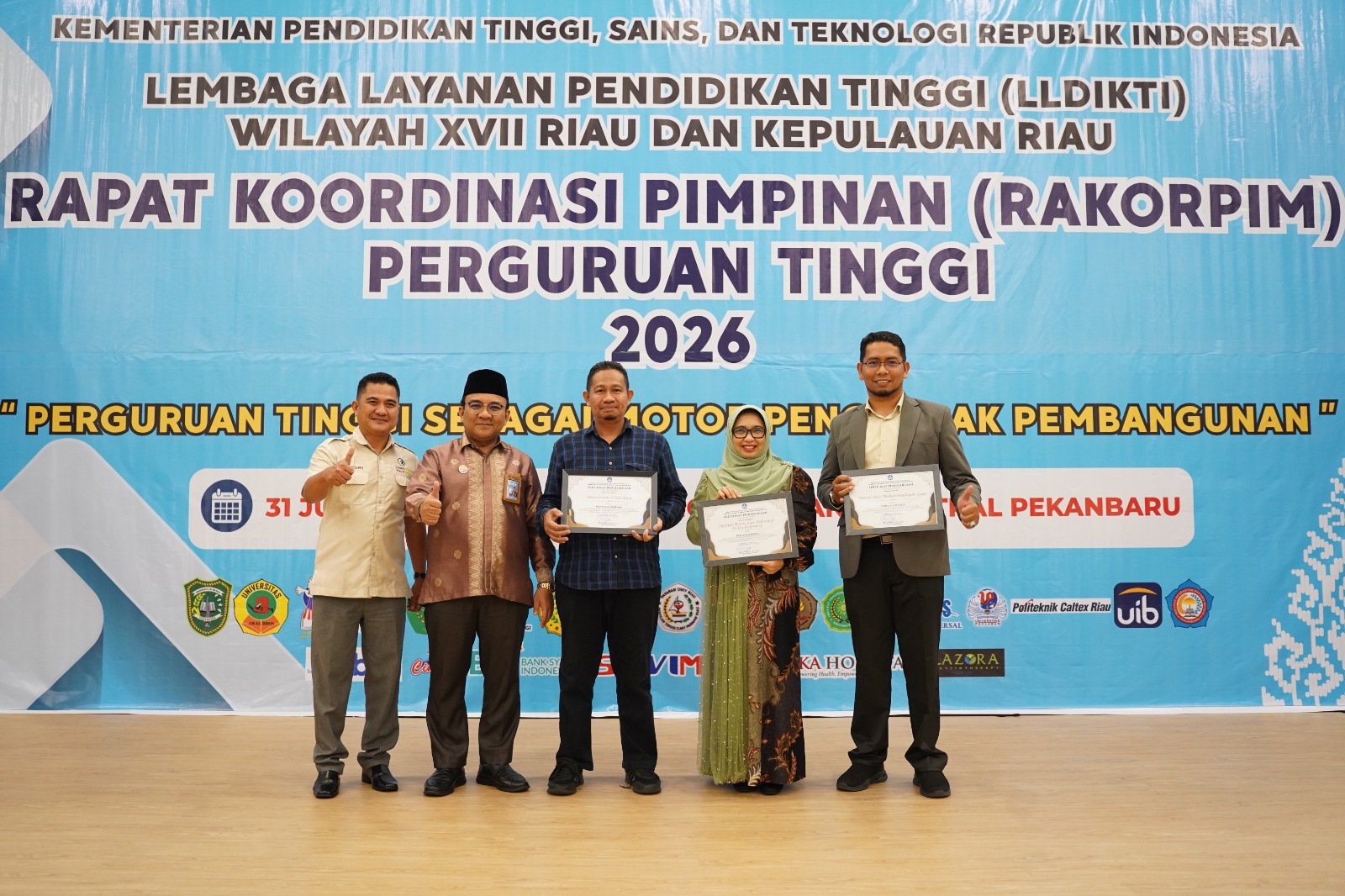 UIR Borong 11 Piagam Penghargaan dari LLDIKTI Wilayah XVII Riau-Kepri