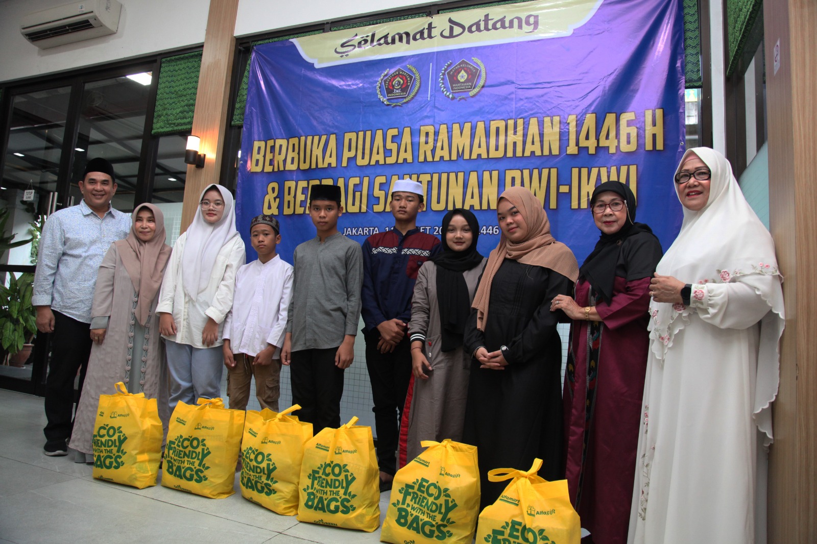 PWI Pusat dan IKWI Gelar Buka Puasa dan Santunan Yatim Piatu