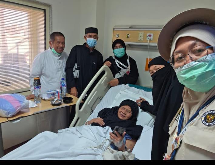 Aksi “Jemput Bola”, Petugas Medis Pantau Jamaah Lansia dan Risti ke RS King Abdul Aziz