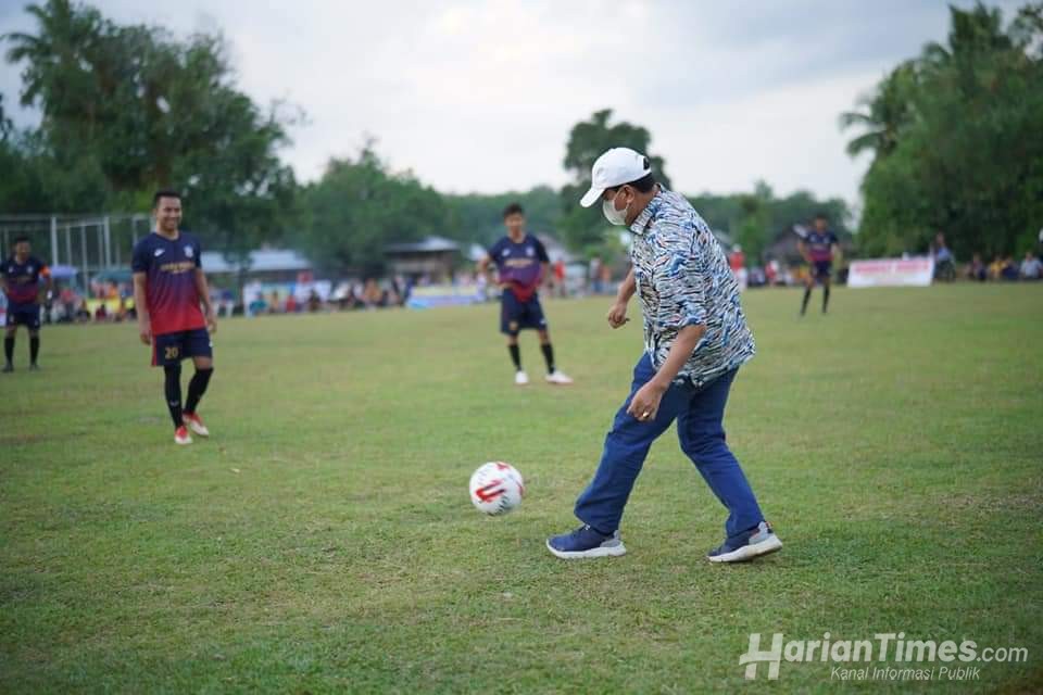Buka Turnamen PSKS Cup, Plt Bupati Suhardiman Amby: Semua Yang Terlibat Tetap Utamakan Prokes