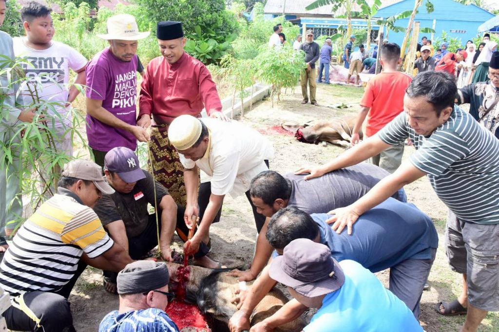 Wabup Bengkalis Bagus Santoso Bergabung Warga Laksanakan Qurban di Mushalla Al-Ikhsan