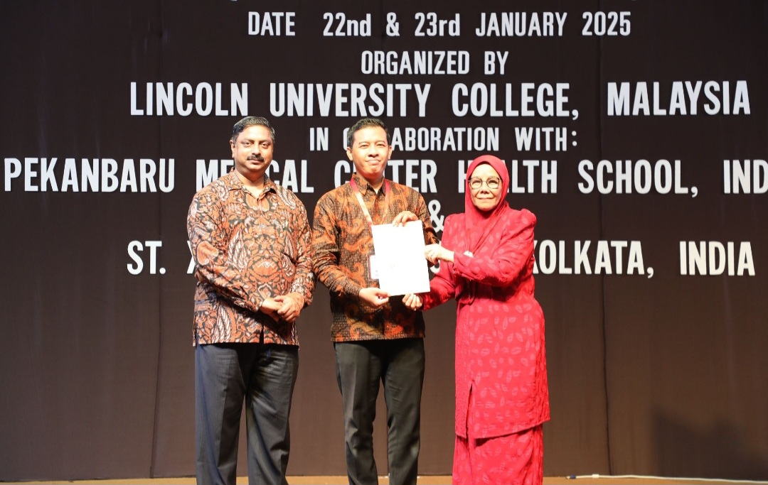 Dosen Spesialis Medikal Bedah Kota Solo Sabet Penghargaan The Best Papper Presenter Award di Malaysia