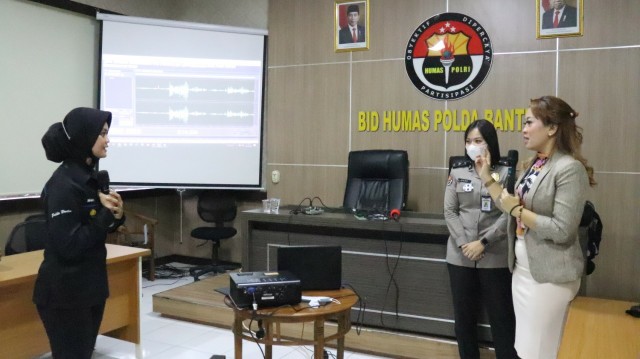 Tingkatkan Kemampuan Personel, Bidhumas Polda Banten Gelar Pelatihan Public Speaking